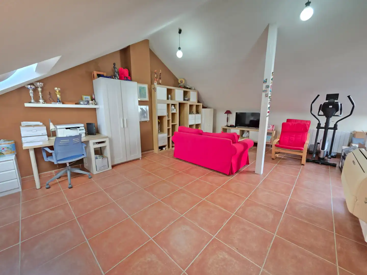 Sala d'estar de Casa adosada en venda en Ciempozuelos amb Aire condicionat, Calefacció i Jardí privat
