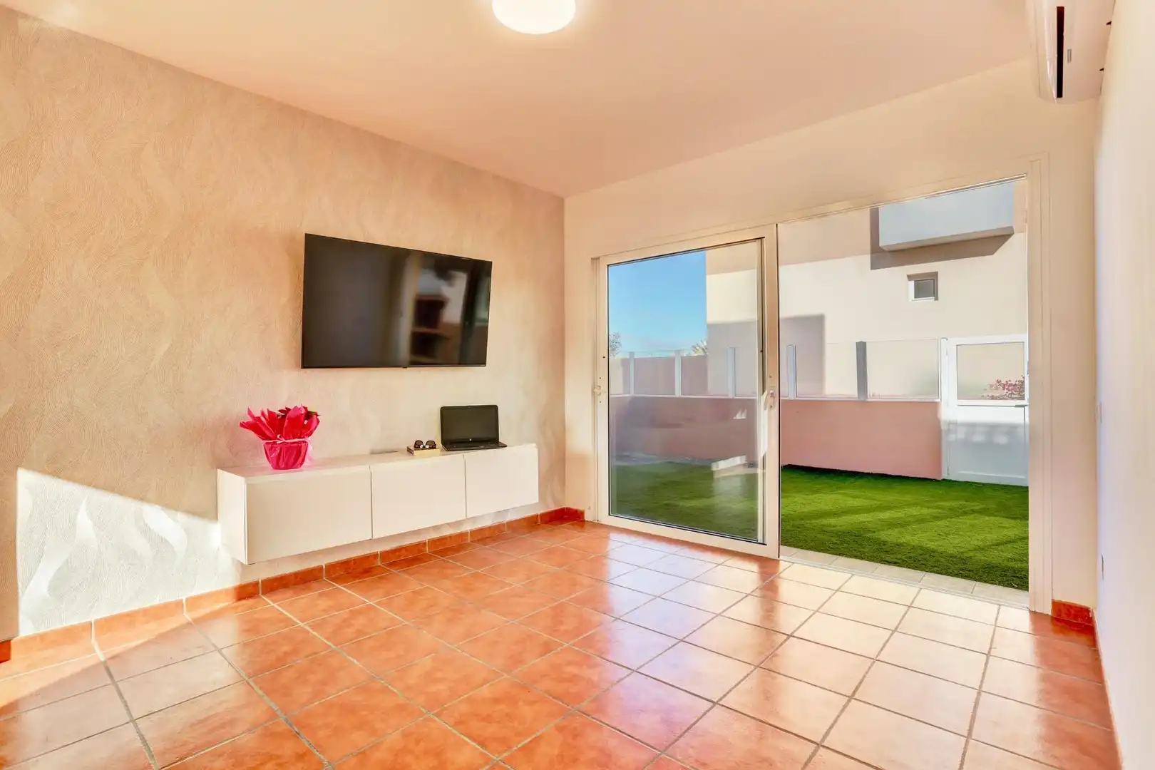 Living room of Apartments for sale in La Oliva