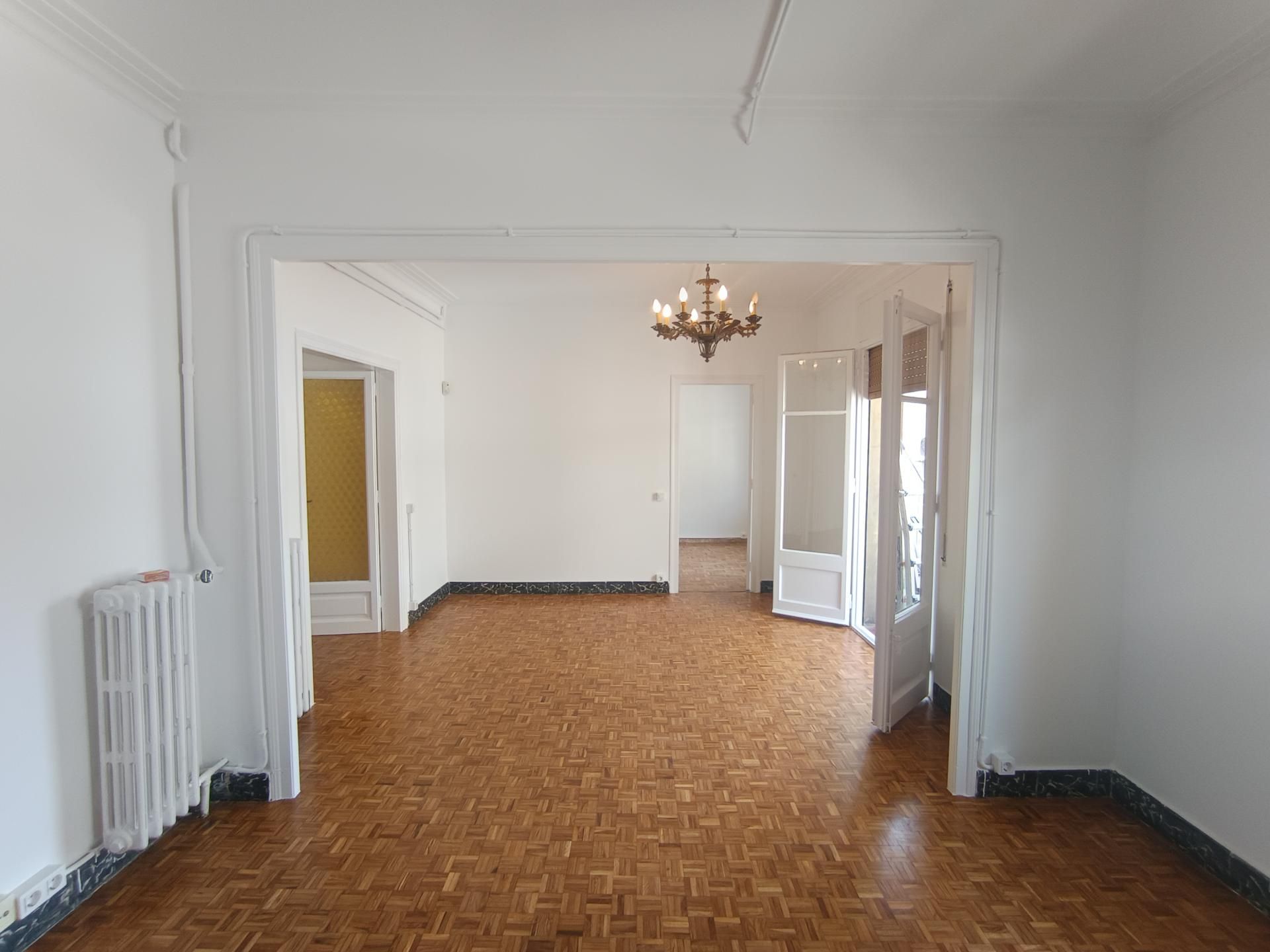 Piso de alquiler en  Barcelona Capital con Calefacción