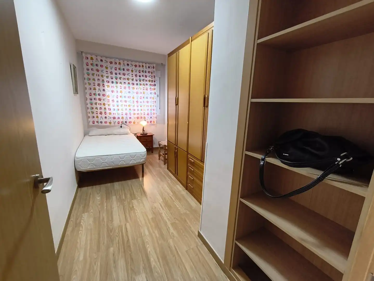 Habitación de Planta baja en venta en Granada con Jardín privado, Terraza y Amueblado