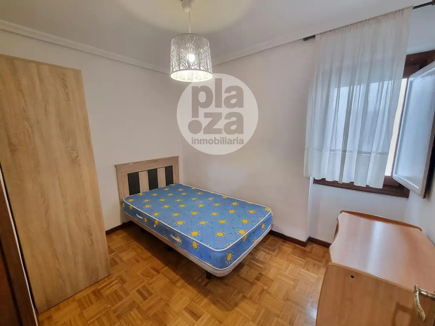 Dormitori de Pis en venda en Burgos amb Calefacció, Terrassa i Moblat
