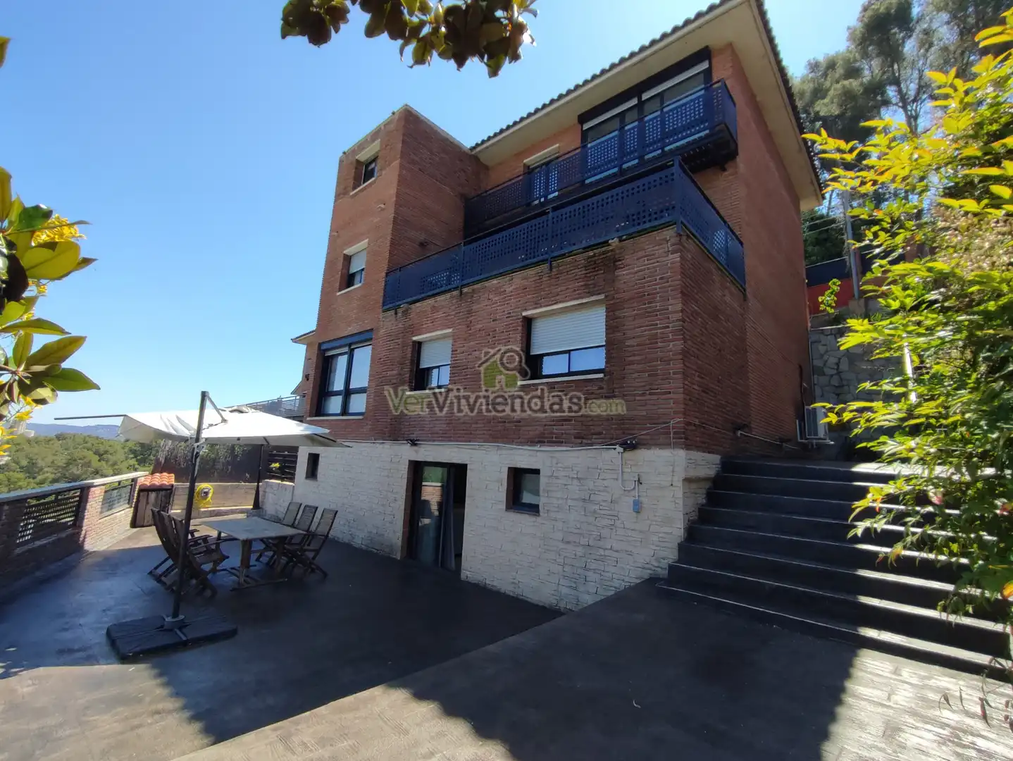 Vista exterior de Casa o xalet en venda en Cervelló amb Aire condicionat, Calefacció i Jardí privat