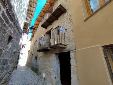 Casa rústica con balcón en venta en Valderrobres
