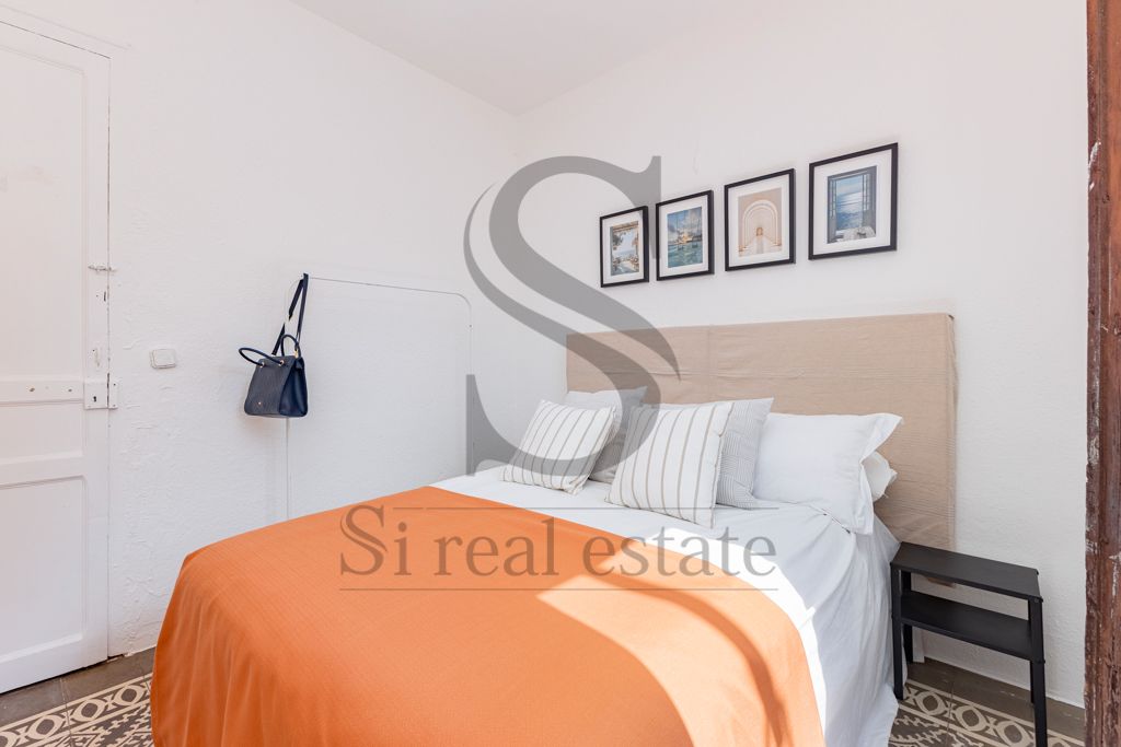Bedroom of Flat for sale in  Barcelona Capital  with Parquet flooring and Balcony