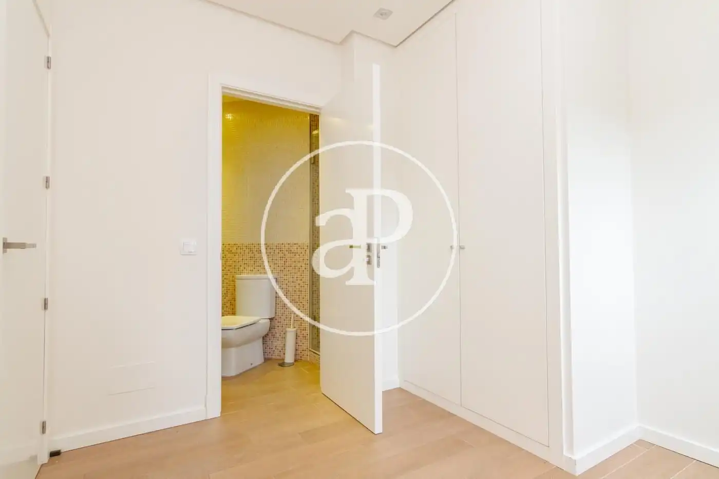 Habitación de Piso de alquiler en Madrid con Aire acondicionado, Calefacción y Jardín privado
