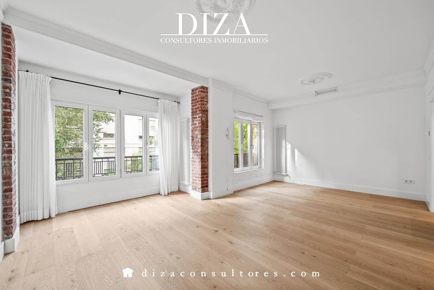 Exterior view of Flat to rent in  Madrid Capital  with Air Conditioner and Heating