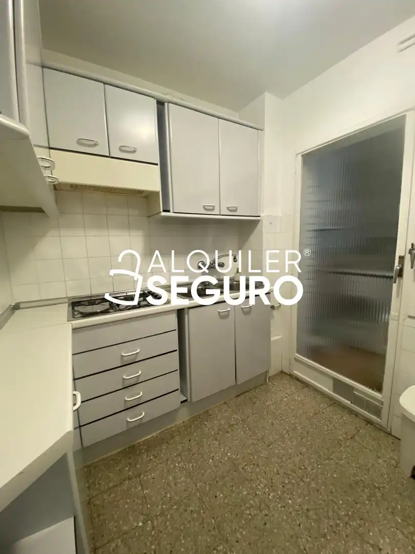Cocina de Piso de alquiler en Guadalajara con Calefacción, Terraza y Amueblado