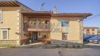 Außenansicht von Haus oder Chalet zum verkauf in Piloña mit Terrasse und Balkon