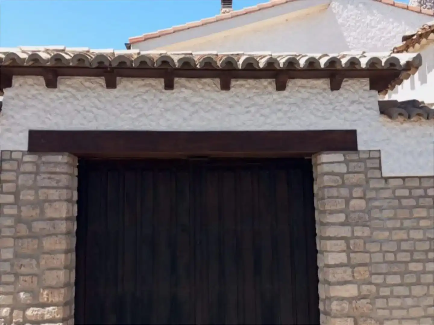 Vista exterior de Casa adosada en venda en Cubillas de Santa Marta amb Jardí privat, Traster i Moblat