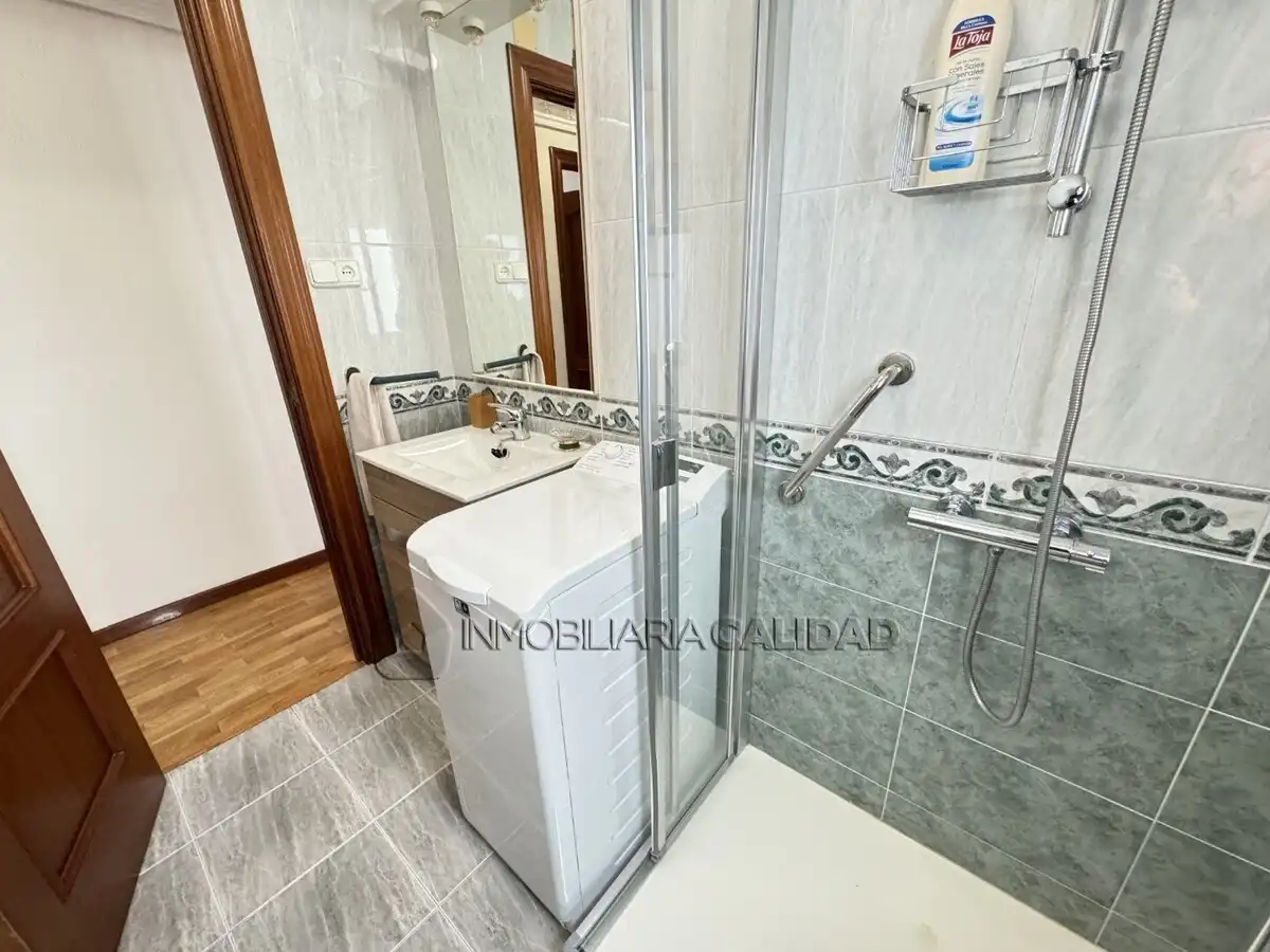 Baño de Piso de alquiler en Burgos con Calefacción y Amueblado