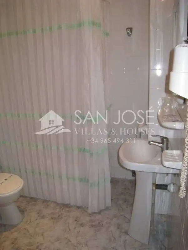 Badezimmer von Gebäude zum Verkauf in Aspe