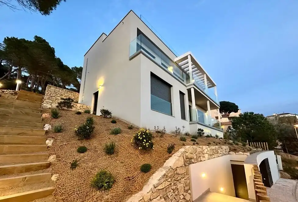 Casa amb piscina en venda a Lloret Verd - Els Pinars