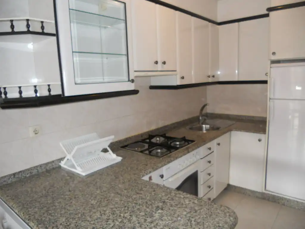 Cocina de Piso en venta en Ames con Calefacción, Trastero y Amueblado