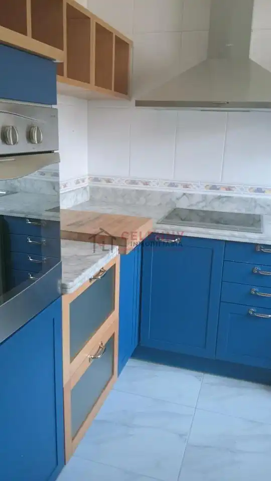 Cuina de Dúplex de lloguer en Ourense Capital  amb Calefacció, Parquet i Traster