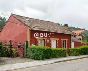 Vista exterior de Casa o xalet en venda en Carreño amb Calefacció, Jardí privat i Terrassa