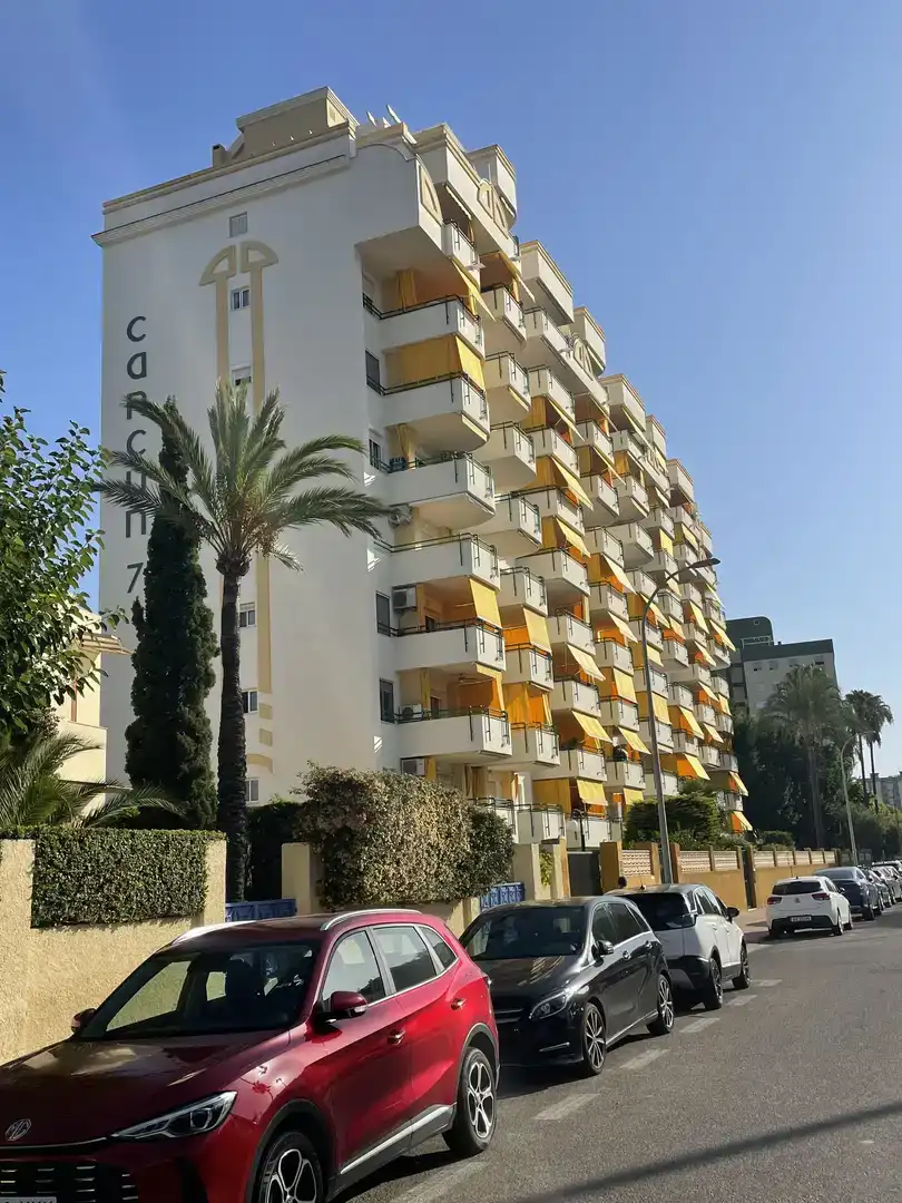 Vista exterior de Apartament en venda en Gandia amb Aire condicionat i Piscina
