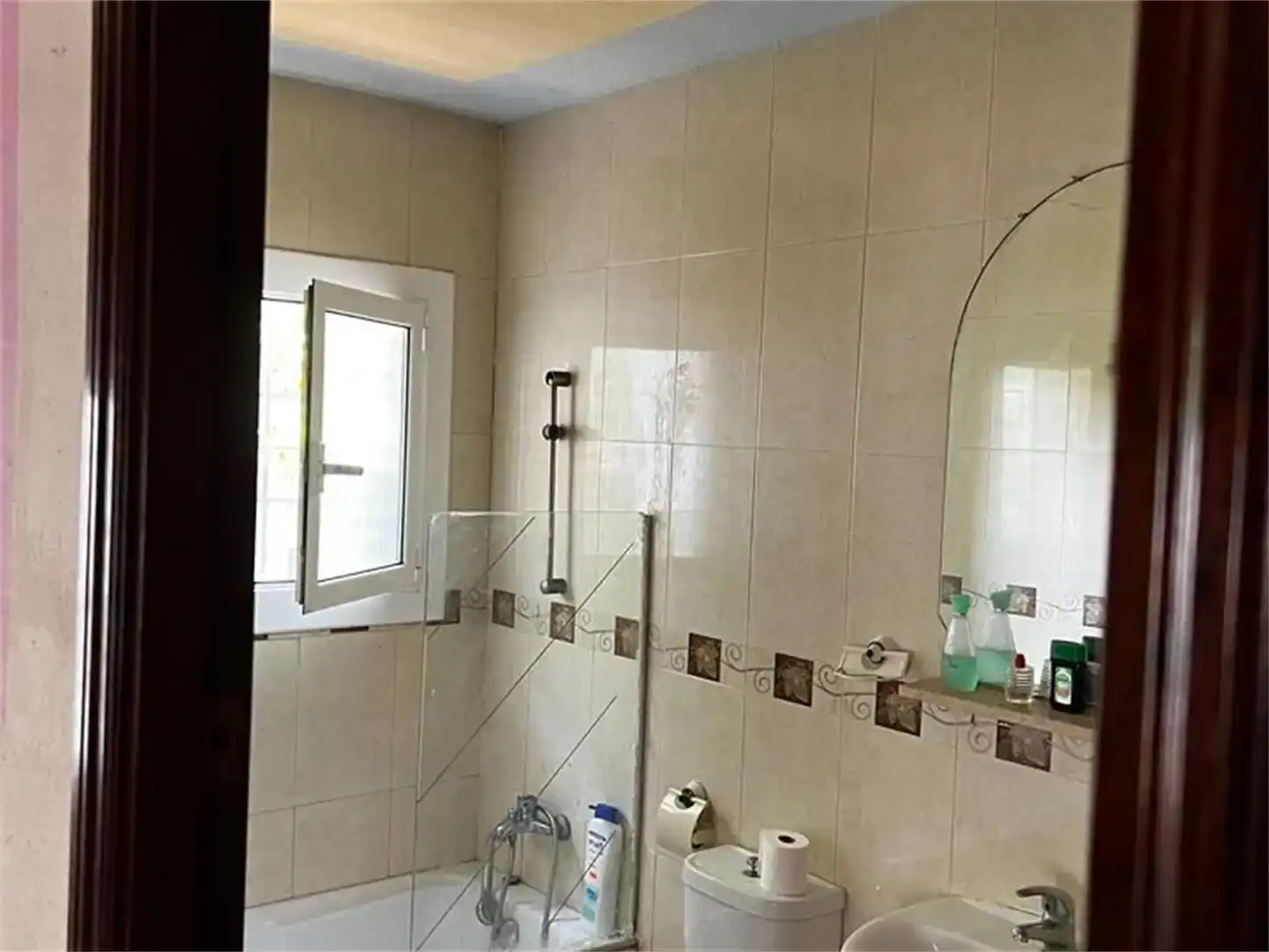 Badezimmer von Einfamilien-Reihenhaus zum Verkauf in Terrassa