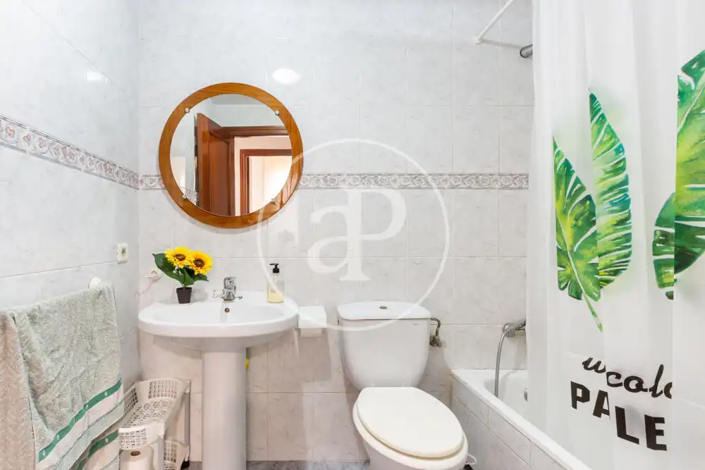 Bathroom of Flat for rent in Valencia  with Heating, Terrace and Furnished