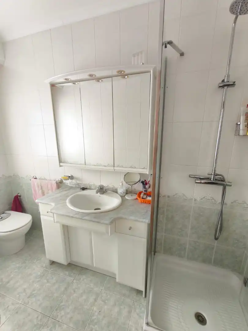 Bathroom of Houses for sale in Toén  with Heating, Private garden and Parquet flooring