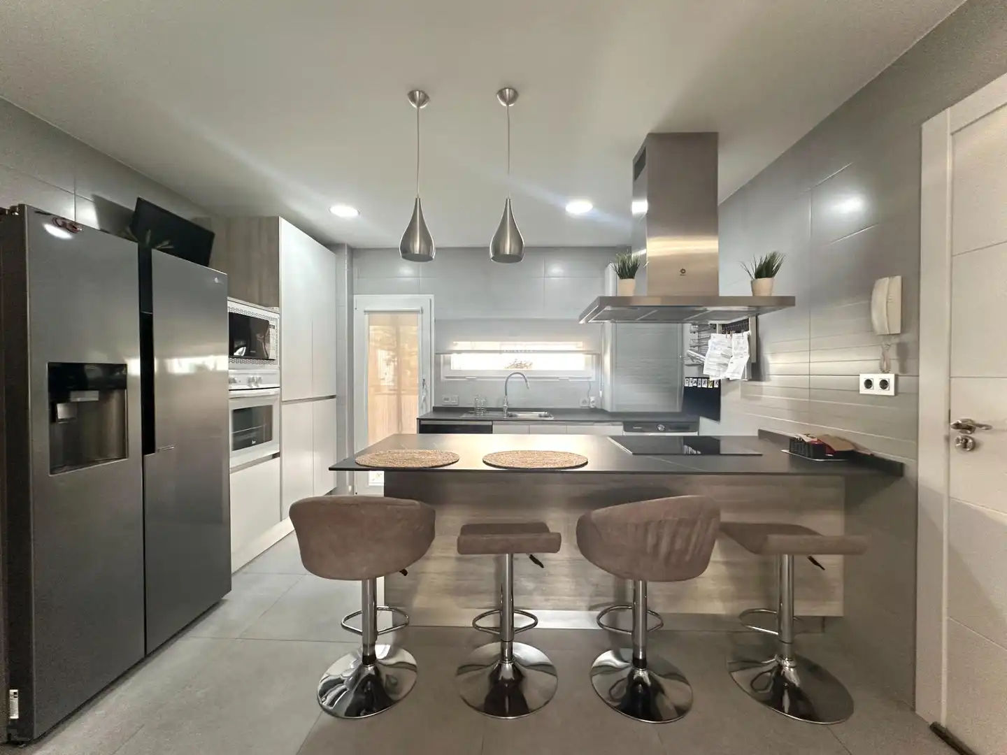 Cocina de Casa o chalet en venta en Churriana de la Vega con Aire acondicionado, Calefacción y Jardín privado