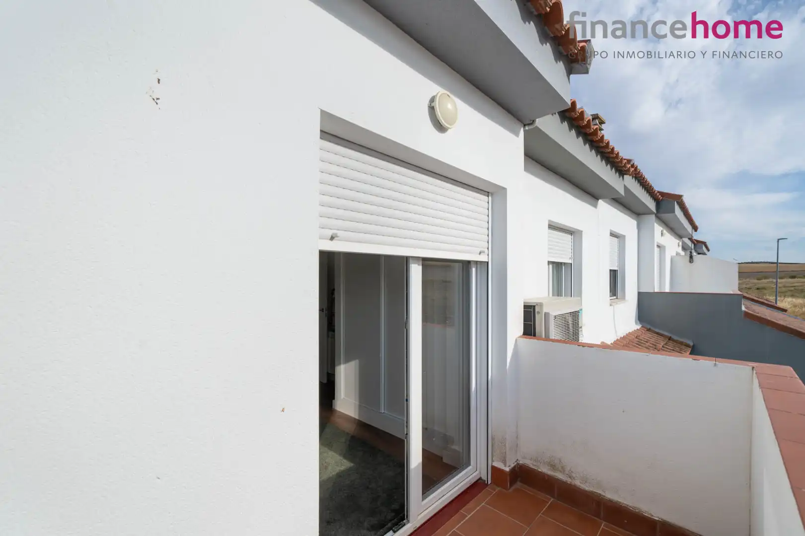 Vista exterior de Casa adosada en venda en Ontígola amb Aire condicionat, Calefacció i Jardí privat