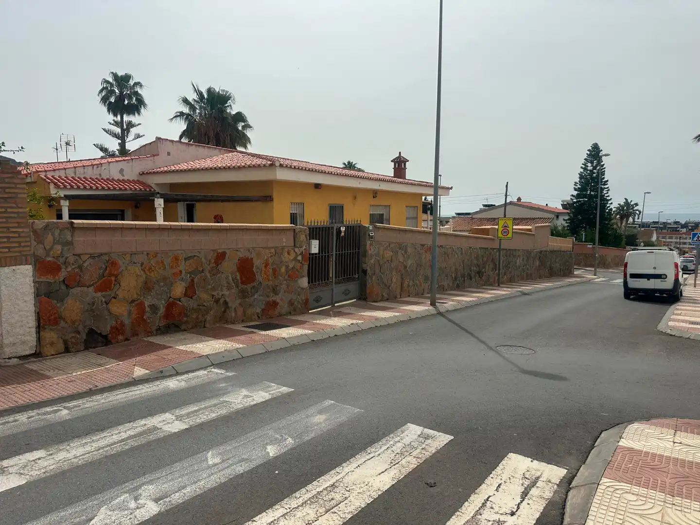 Exterior view of Houses for sale in Roquetas de Mar