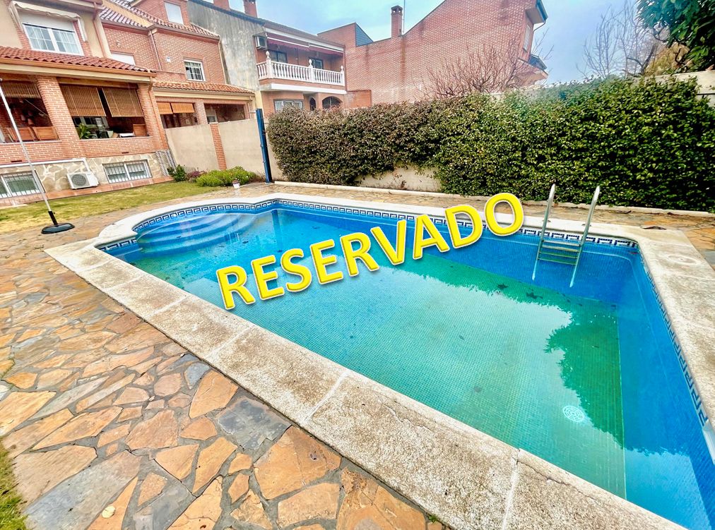 Piscina de Casa o xalet en venda en Alcalá de Henares amb Aire condicionat, Calefacció i Jardí privat