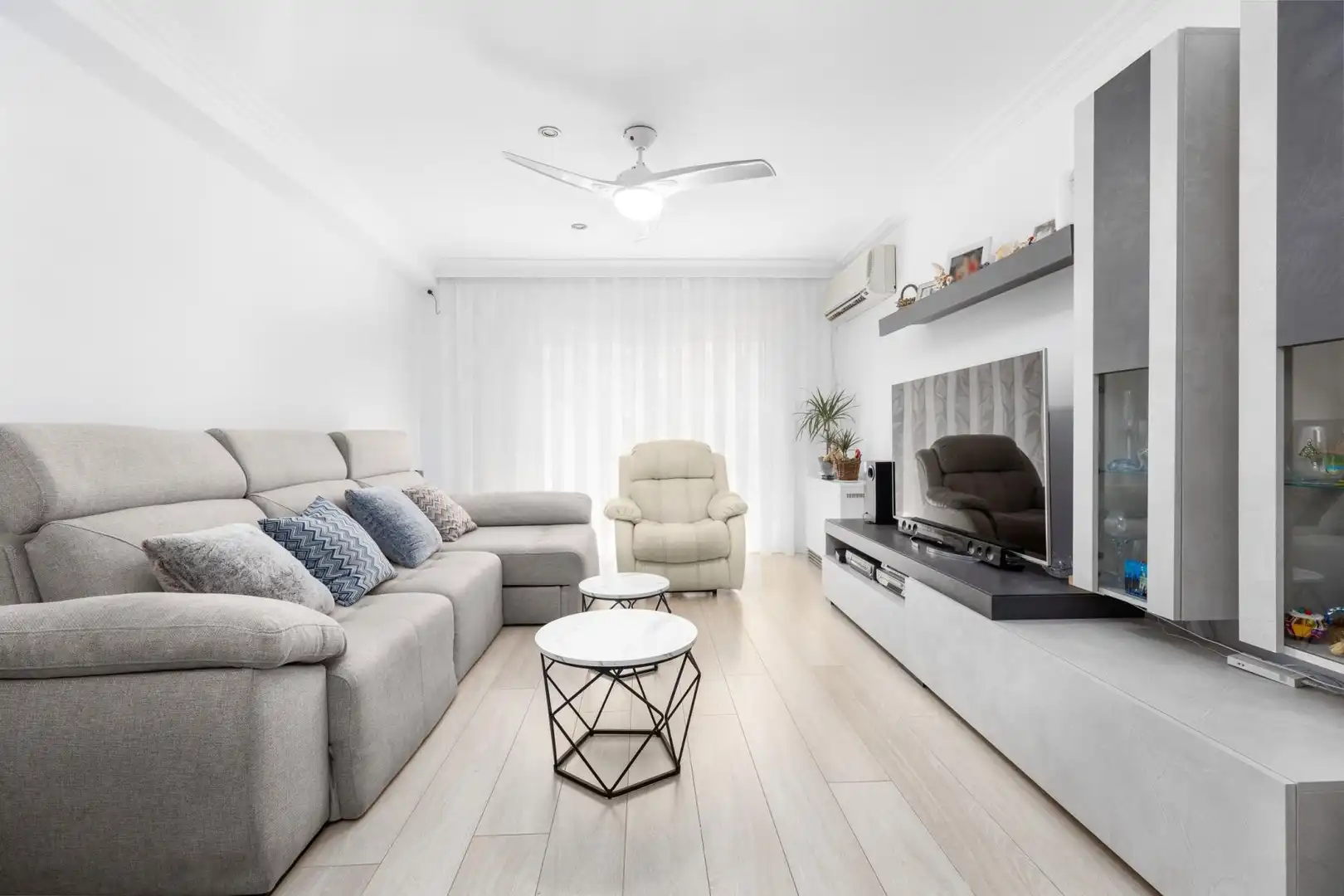 Wohnzimmer von Maisonette zum Verkauf in Mataró mit Klimaanlage, Möbliert und Balkon