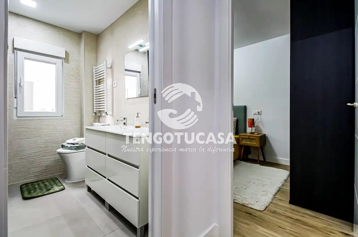 Bathroom of Flat for sale in Madrid  with Air Conditioner, Heating and Furnished