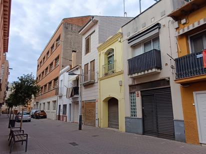 Vista exterior de Casa adosada en venda en Mollet del Vallès amb Balcó