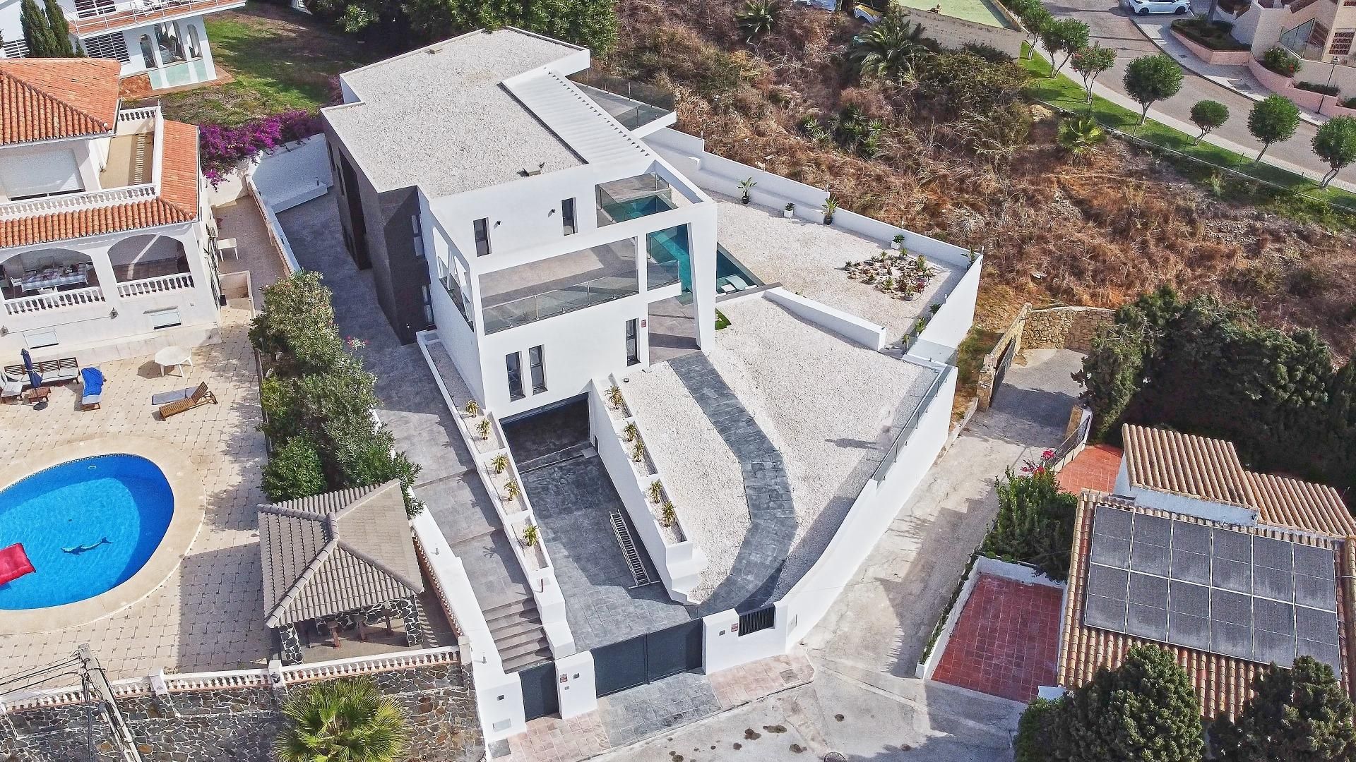 Exterior view of House or chalet for sale in Mijas  with Air Conditioner, Heating and Private garden