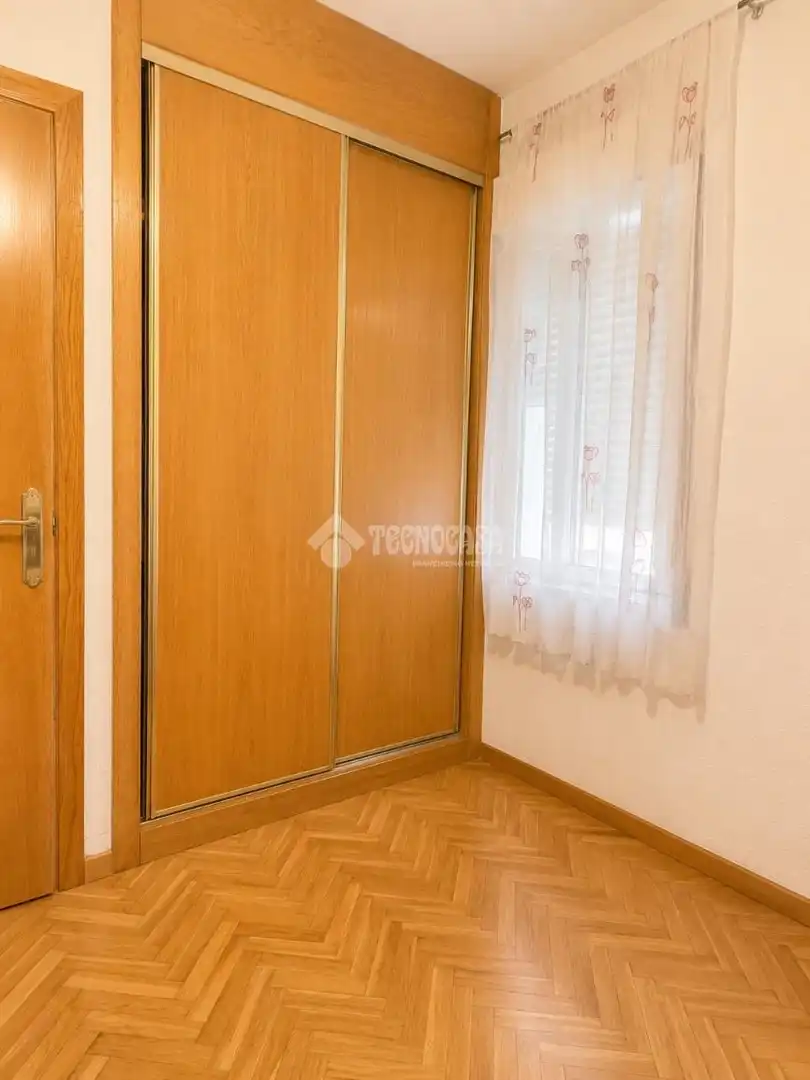 Habitación de Piso en venta en Madrid con Calefacción y Terraza