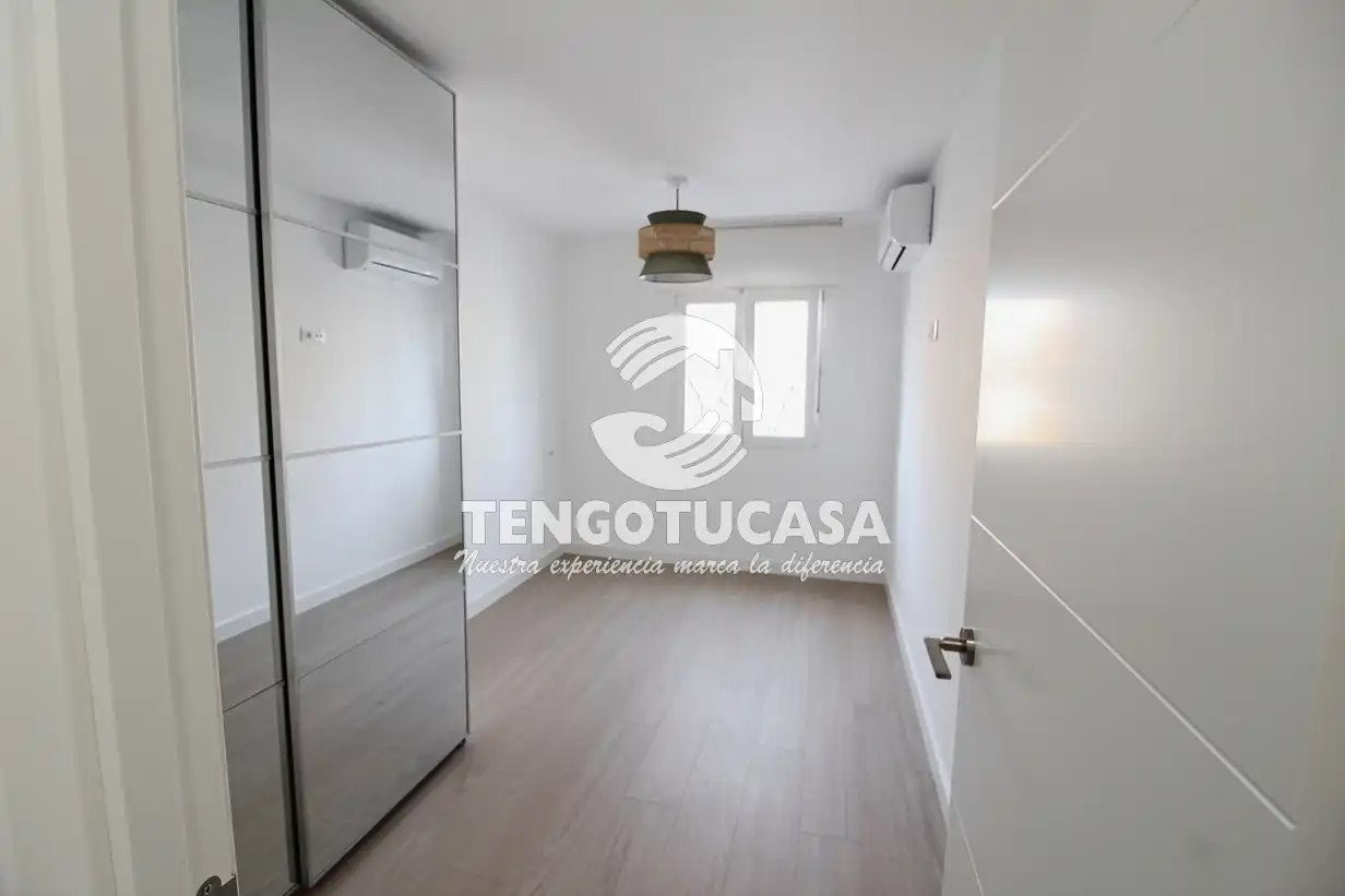 Bedroom of Flat for sale in Madrid  with Air Conditioner, Heating and Furnished