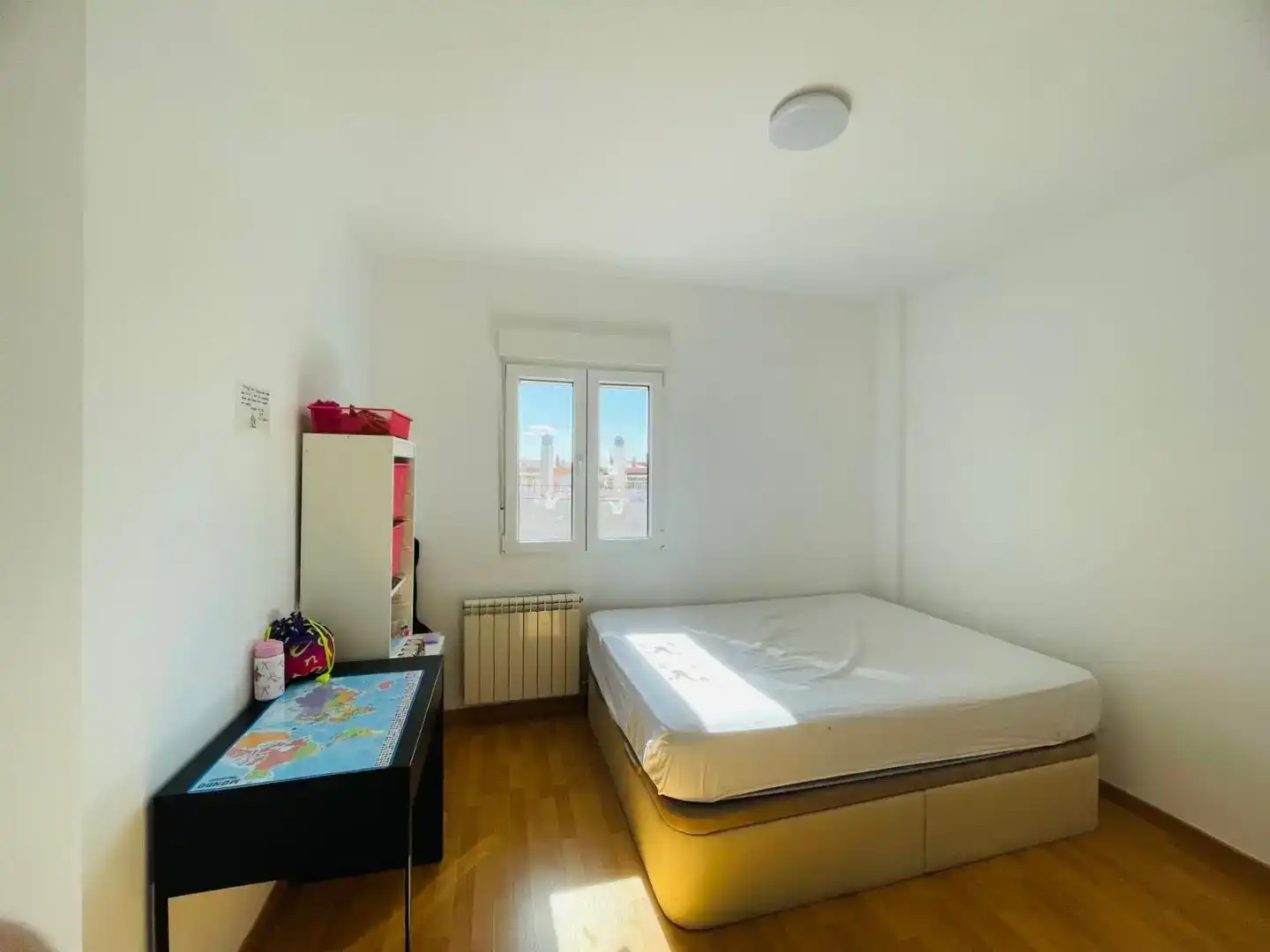 Dormitori de Pis en venda en Madrid amb Aire condicionat, Parquet i Balcó