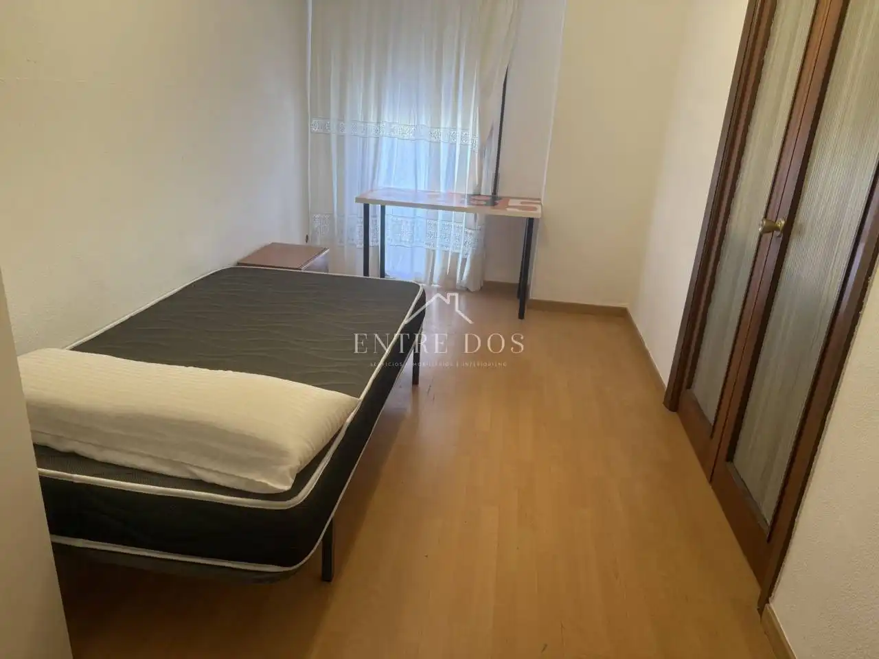 Wohnung zur Miete in Calle Ramón y Cajal, Hospital - Plaza del Real