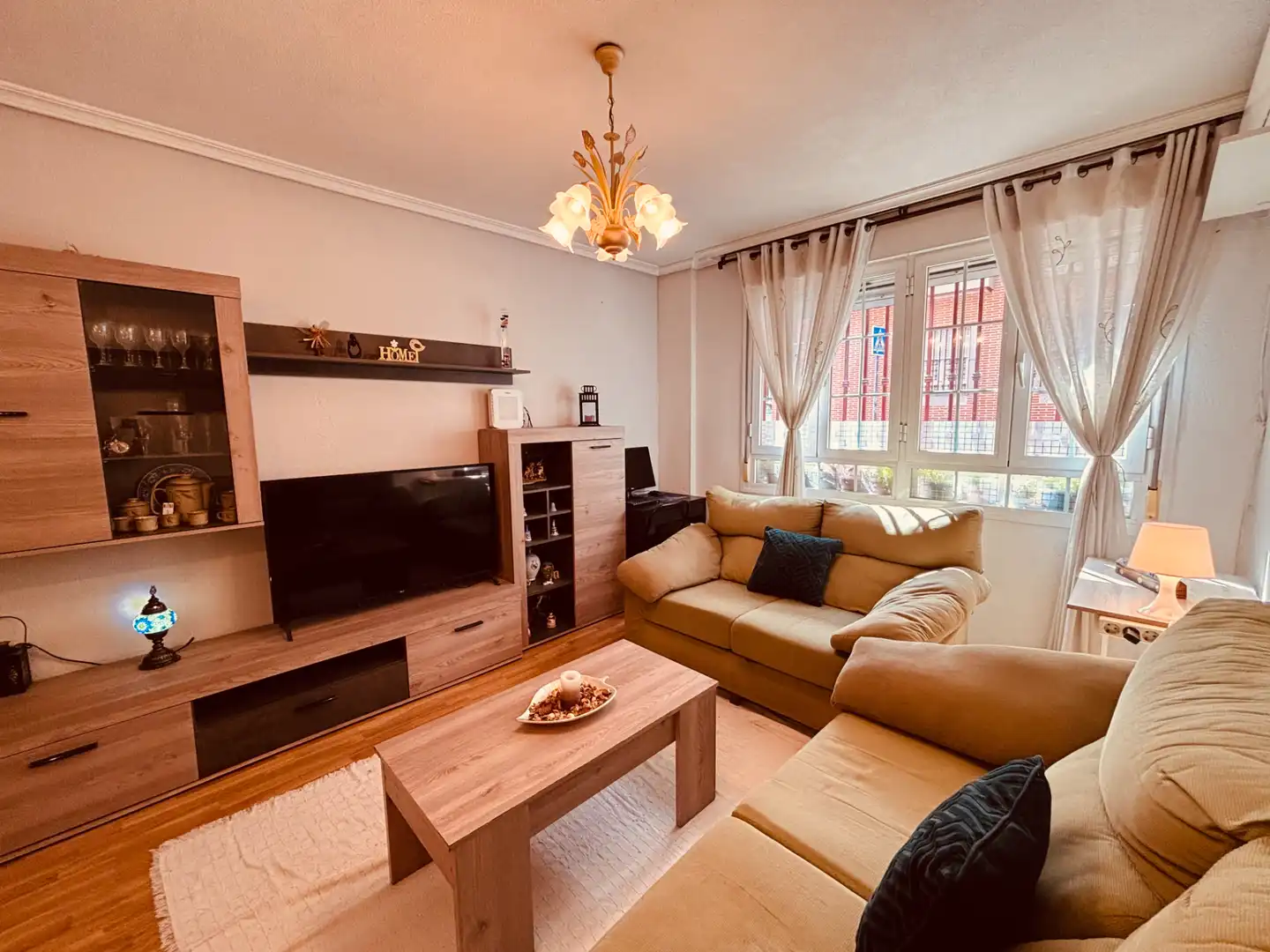 Living room of Flat for rent in Getafe  with Air Conditioner, Parquet flooring and Washing machine