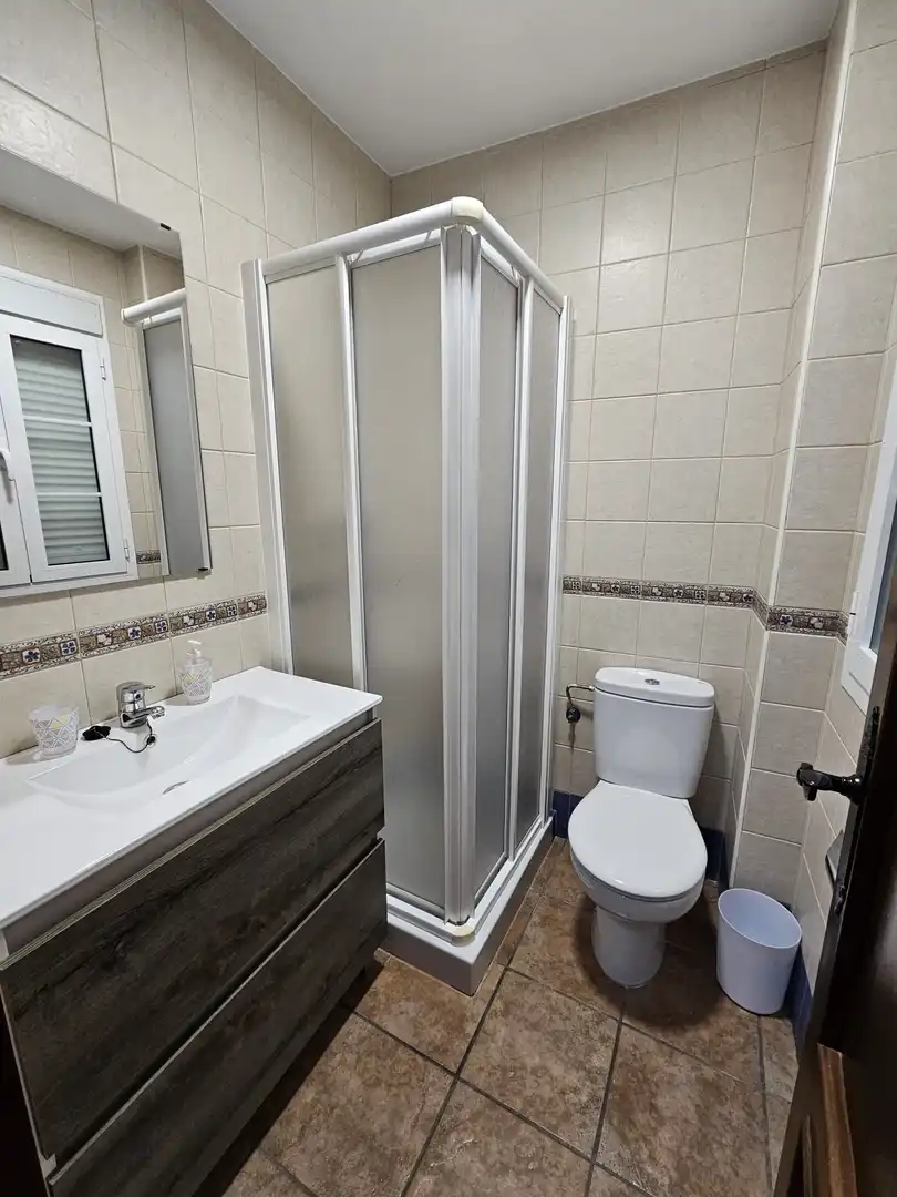 Badezimmer von Maisonette zum Verkauf in El Bosque mit Terrasse, Möbliert und Waschmaschine