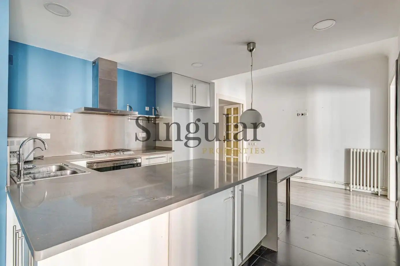 Cocina de Piso en venta en Barcelona con Calefacción y Alarma
