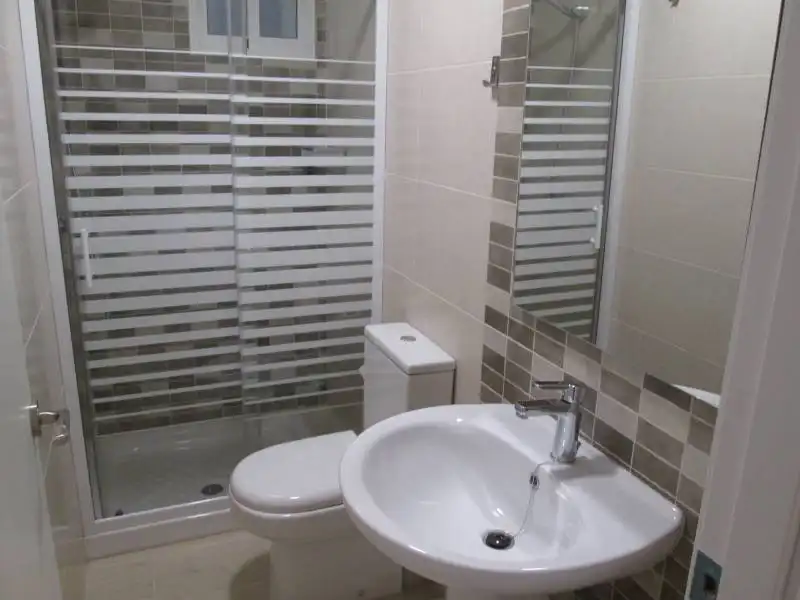Badezimmer von Wohnung zur Miete in Elche / Elx mit Klimaanlage, Möbliert und Balkon