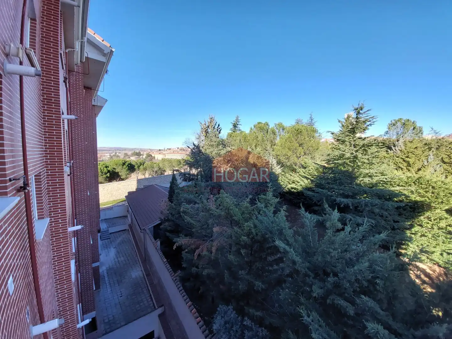 Vista exterior de Pis en venda en Ávila amb Calefacció, Parquet i Traster