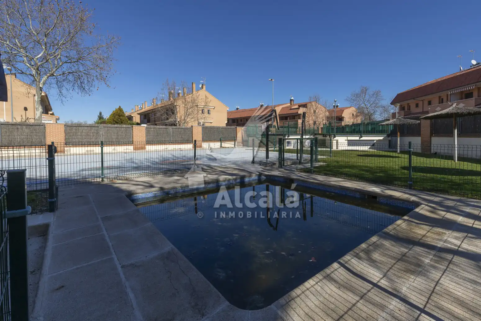 Piscina de Casa o xalet en venda en Alcalá de Henares amb Aire condicionat, Calefacció i Jardí privat