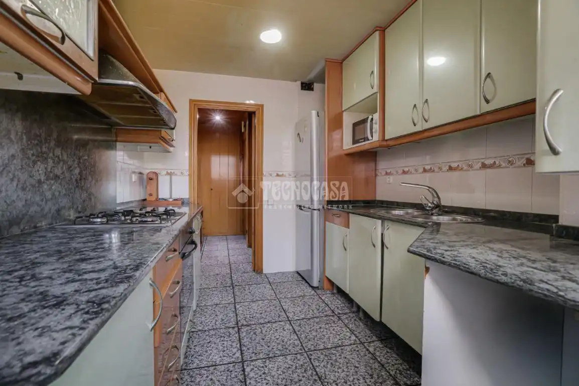 Küche von Wohnung zum Verkauf in Terrassa mit Klimaanlage