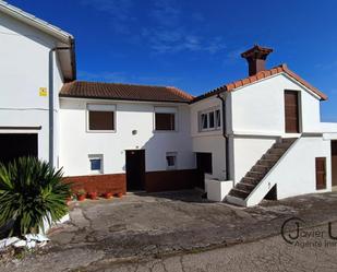 Vista exterior de Casa o xalet en venda en Camargo amb Terrassa