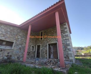 Vista exterior de Casa o xalet en venda en O Rosal   amb Jardí privat, Terrassa i Traster
