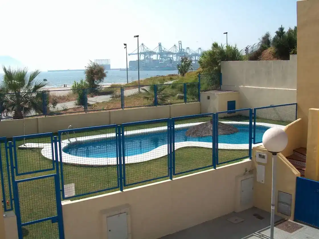 Piscina de Apartament de lloguer en Algeciras amb Piscina