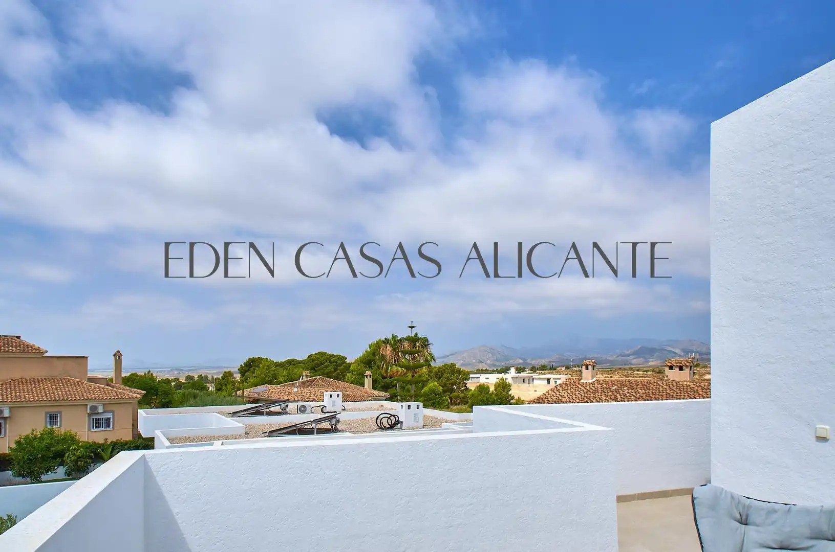 Vista exterior de Casa adosada en venta en Busot con Aire acondicionado, Calefacción y Jardín privado