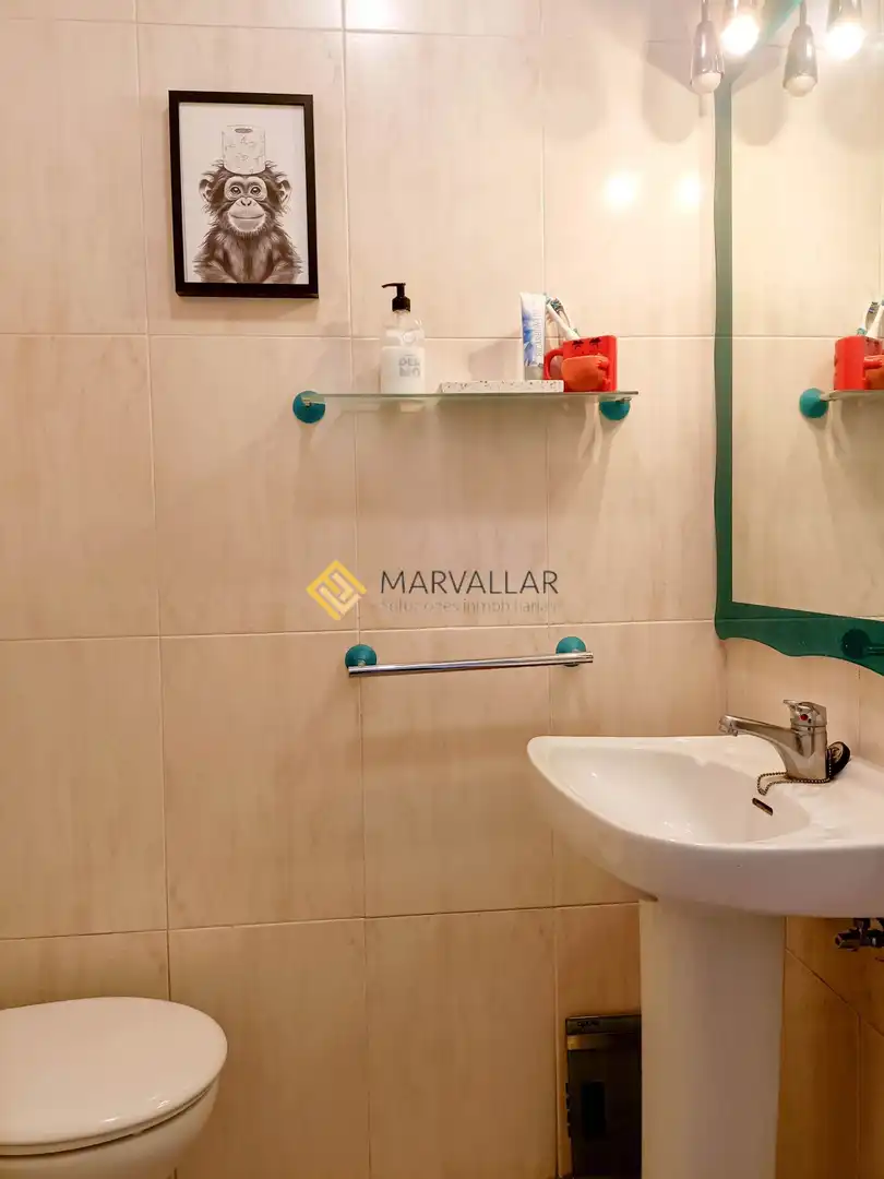 Baño de Dúplex de alquiler en Santa Cruz de Bezana con Calefacción, Terraza y Amueblado