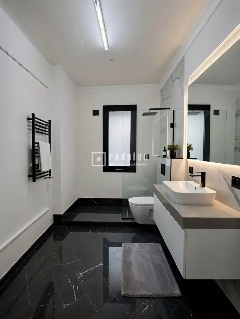 Baño de Piso en venta en Madrid con Parquet, Terraza y Alarma
