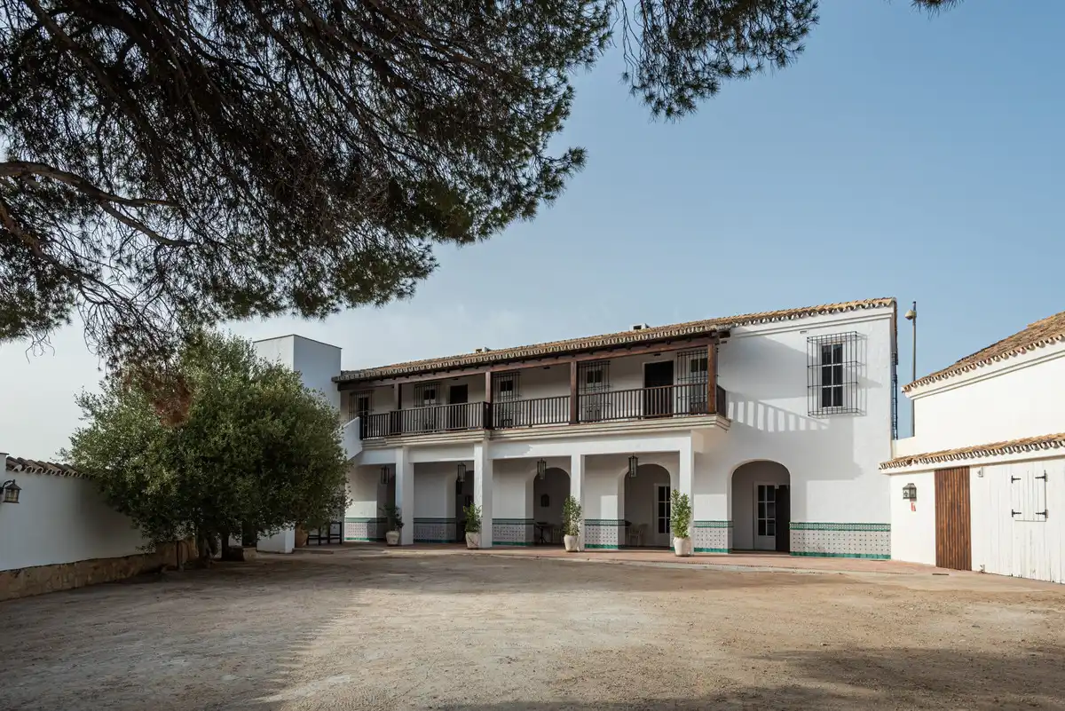 Vista exterior de Edificio en venta en Fuengirola con Alarma