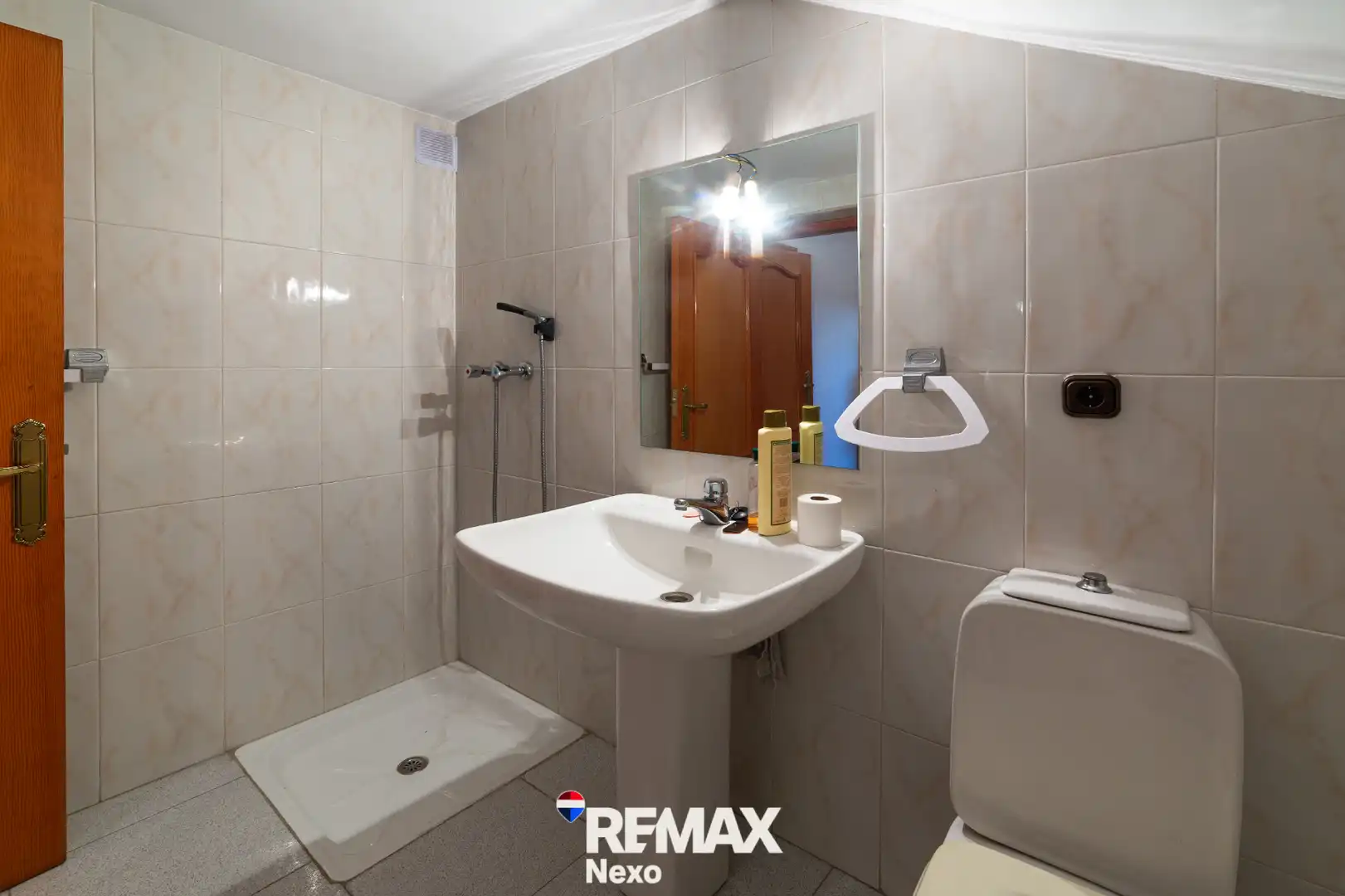 Baño de Casa adosada en venta en Villaverde de Íscar con Aire acondicionado, Calefacción y Jardín privado